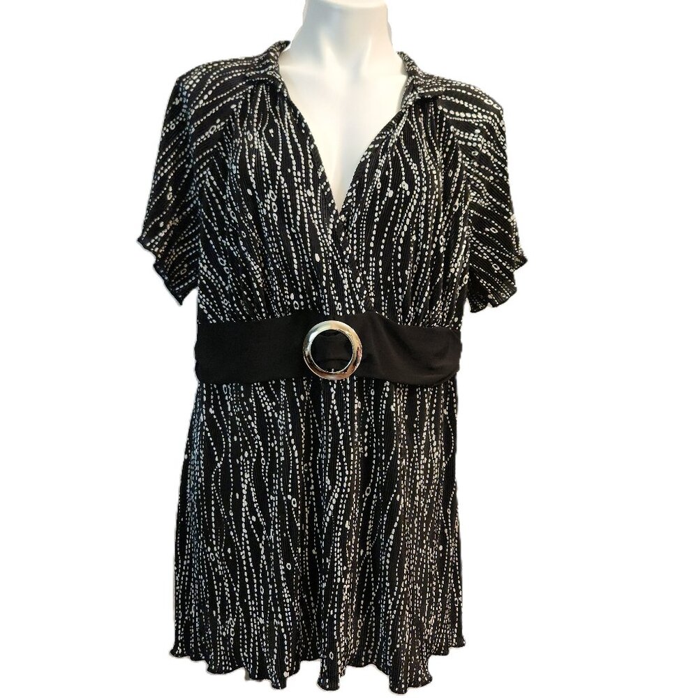 ❤️ 4/$20 Cato top Women's 18/20W Black white pleated fabric Belt detail Plus